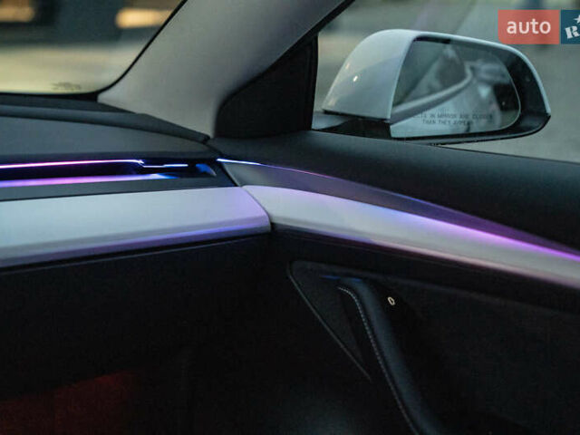 Белый Тесла Модель 3, объемом двигателя 0 л и пробегом 53 тыс. км за 27500 $, фото 28 на Automoto.ua