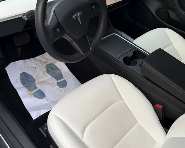 Белый Тесла Модель 3, объемом двигателя 0 л и пробегом 12 тыс. км за 21500 $, фото 7 на Automoto.ua