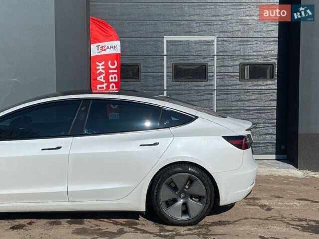 Белый Тесла Модель 3, объемом двигателя 0 л и пробегом 20 тыс. км за 22500 $, фото 2 на Automoto.ua