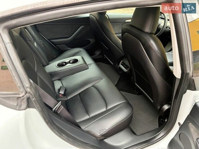 Білий Тесла Модель 3, об'ємом двигуна 0 л та пробігом 19 тис. км за 22500 $, фото 40 на Automoto.ua