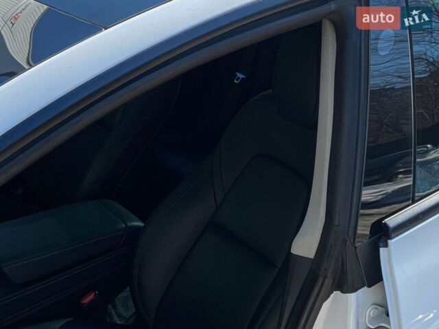 Белый Тесла Модель 3, объемом двигателя 0 л и пробегом 20 тыс. км за 22500 $, фото 4 на Automoto.ua