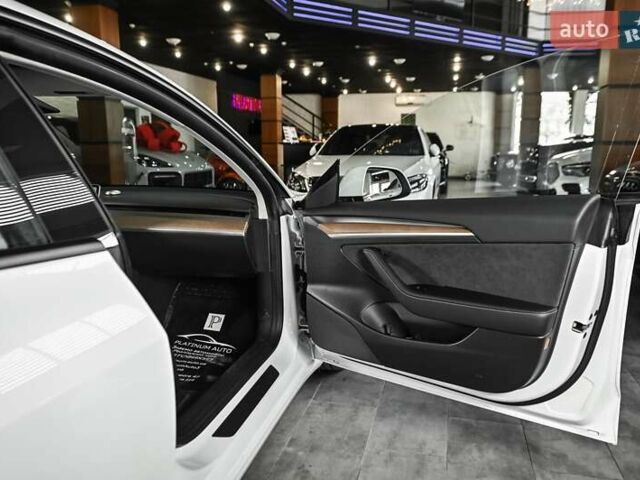 Белый Тесла Модель 3, объемом двигателя 0 л и пробегом 2 тыс. км за 26900 $, фото 38 на Automoto.ua