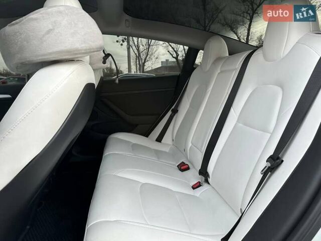 Белый Тесла Модель 3, объемом двигателя 0 л и пробегом 18 тыс. км за 21500 $, фото 22 на Automoto.ua