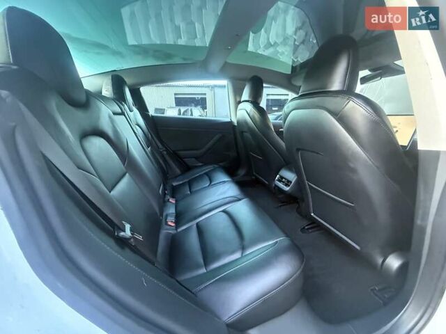 Білий Тесла Модель 3, об'ємом двигуна 0 л та пробігом 67 тис. км за 19999 $, фото 63 на Automoto.ua