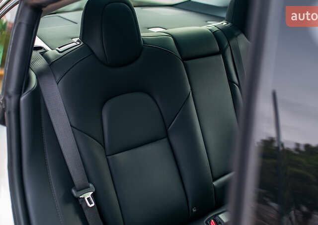 Белый Тесла Модель 3, объемом двигателя 0 л и пробегом 5 тыс. км за 27500 $, фото 32 на Automoto.ua