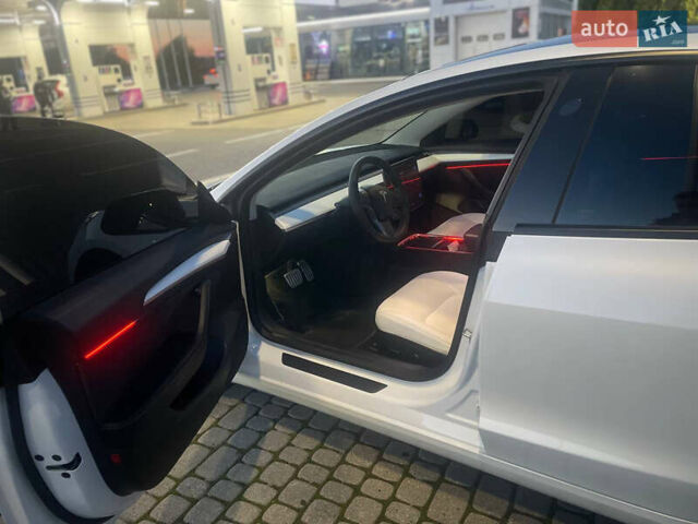 Білий Тесла Модель 3, об'ємом двигуна 0 л та пробігом 70 тис. км за 21500 $, фото 12 на Automoto.ua