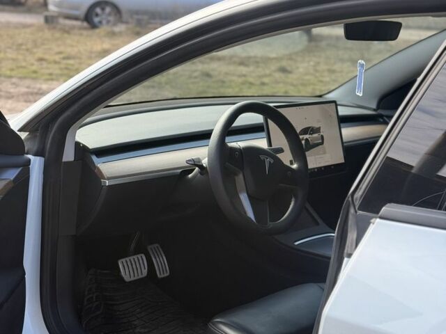 Белый Тесла Модель 3, объемом двигателя 0 л и пробегом 96 тыс. км за 21000 $, фото 5 на Automoto.ua