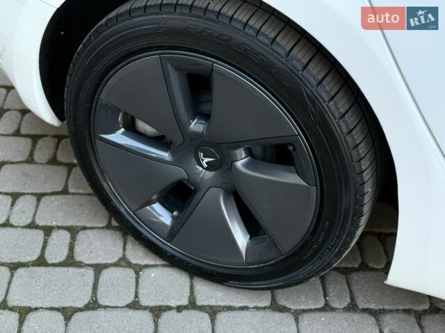 Белый Тесла Модель 3, объемом двигателя 0 л и пробегом 34 тыс. км за 18900 $, фото 12 на Automoto.ua