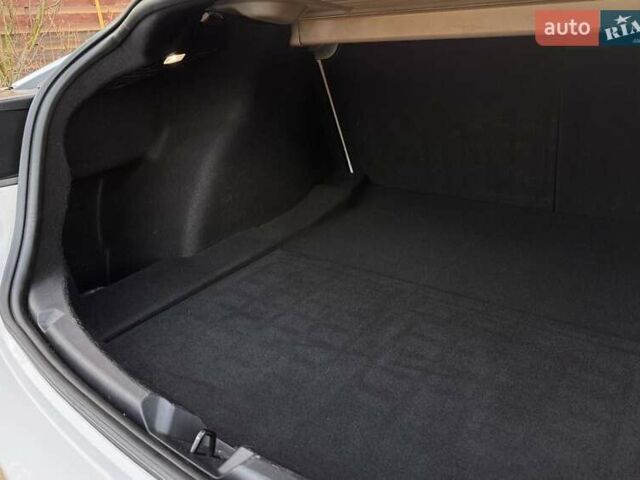 Белый Тесла Модель 3, объемом двигателя 0 л и пробегом 48 тыс. км за 23000 $, фото 39 на Automoto.ua