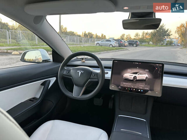 Белый Тесла Модель 3, объемом двигателя 0 л и пробегом 18 тыс. км за 22800 $, фото 16 на Automoto.ua