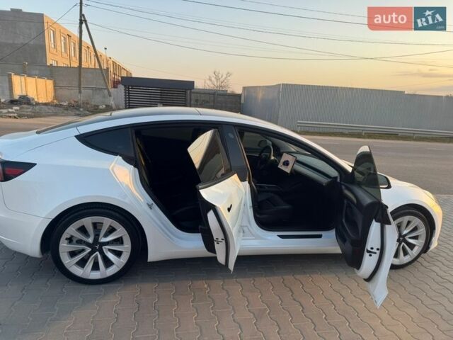 Белый Тесла Модель 3, объемом двигателя 0 л и пробегом 80 тыс. км за 18499 $, фото 11 на Automoto.ua