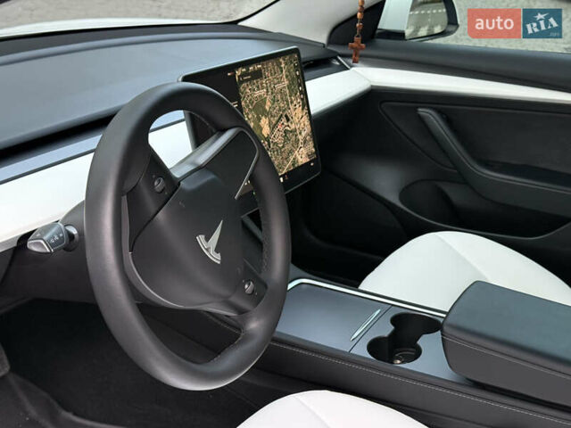 Белый Тесла Модель 3, объемом двигателя 0 л и пробегом 33 тыс. км за 24999 $, фото 22 на Automoto.ua