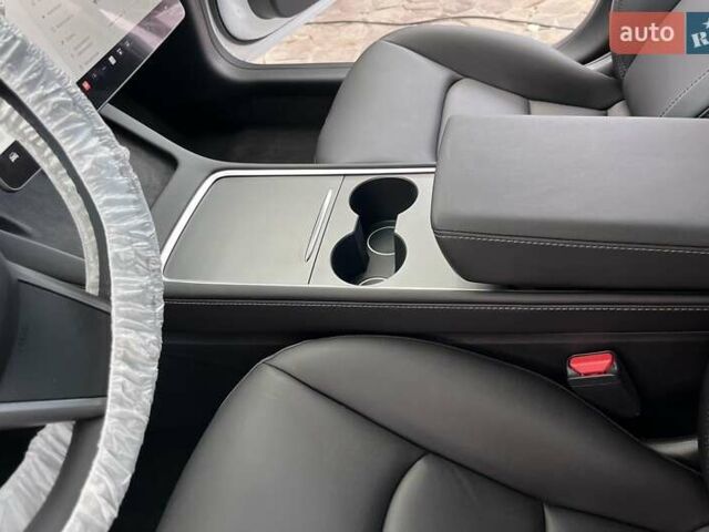 Білий Тесла Модель 3, об'ємом двигуна 0 л та пробігом 52 тис. км за 22500 $, фото 10 на Automoto.ua