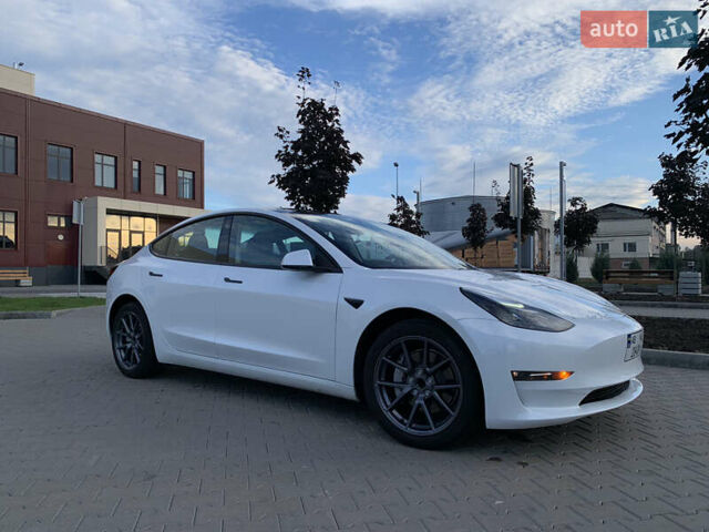 Білий Тесла Модель 3, об'ємом двигуна 0 л та пробігом 29 тис. км за 21900 $, фото 3 на Automoto.ua