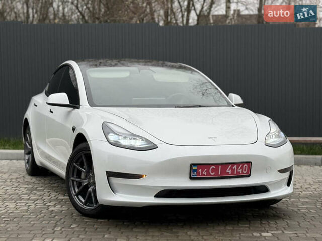 Білий Тесла Модель 3, об'ємом двигуна 0 л та пробігом 70 тис. км за 19999 $, фото 3 на Automoto.ua