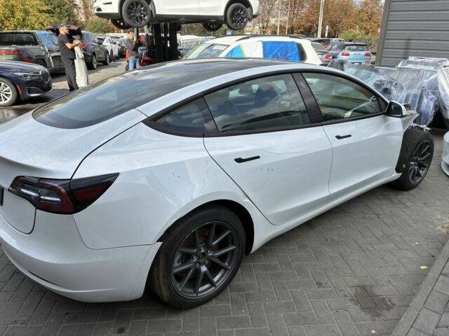 Белый Тесла Модель 3, объемом двигателя 0 л и пробегом 250 тыс. км за 12444 $, фото 1 на Automoto.ua