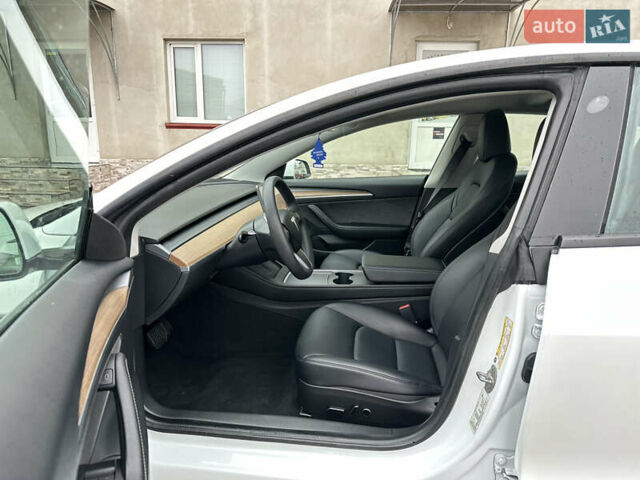 Білий Тесла Модель 3, об'ємом двигуна 0 л та пробігом 4 тис. км за 17500 $, фото 14 на Automoto.ua