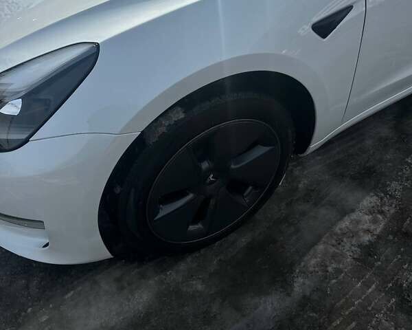 Білий Тесла Модель 3, об'ємом двигуна 0 л та пробігом 102 тис. км за 25500 $, фото 22 на Automoto.ua