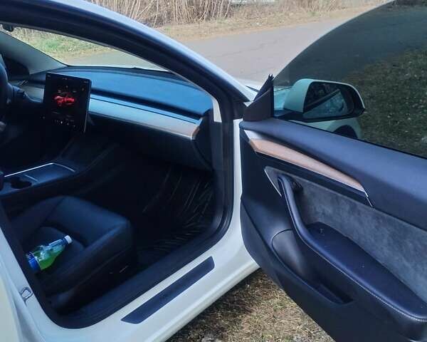 Белый Тесла Модель 3, объемом двигателя 0 л и пробегом 23 тыс. км за 21999 $, фото 9 на Automoto.ua