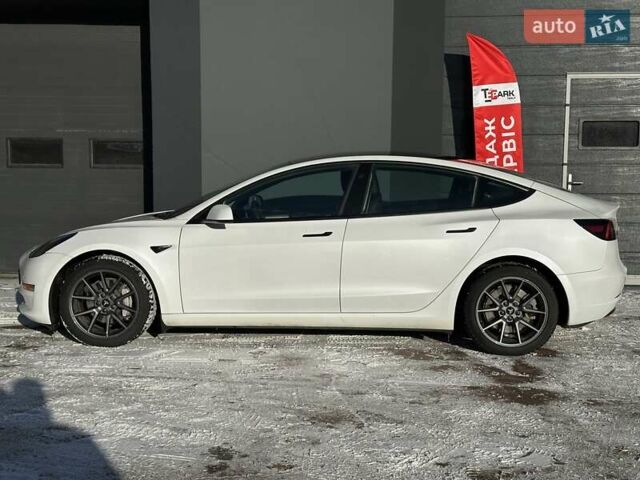 Білий Тесла Модель 3, об'ємом двигуна 0 л та пробігом 31 тис. км за 24999 $, фото 4 на Automoto.ua