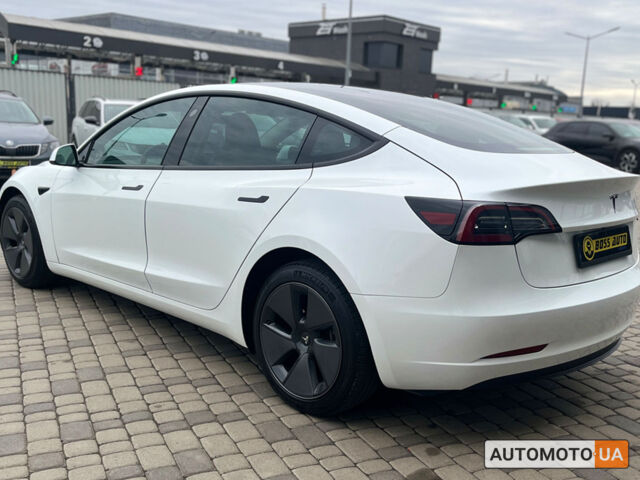 Белый Тесла Модель 3, объемом двигателя 60 л и пробегом 32 тыс. км за 24990 $, фото 4 на Automoto.ua
