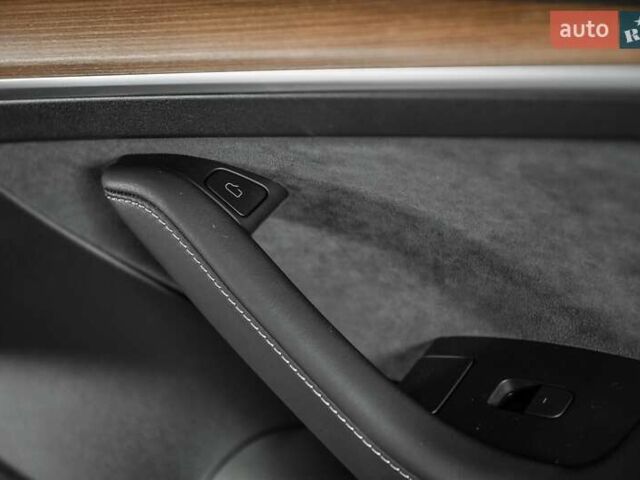 Білий Тесла Модель 3, об'ємом двигуна 0 л та пробігом 2 тис. км за 26900 $, фото 39 на Automoto.ua