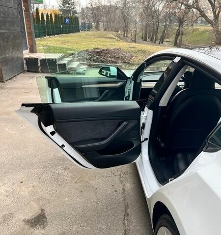 Белый Тесла Модель 3, объемом двигателя 0 л и пробегом 23 тыс. км за 21500 $, фото 6 на Automoto.ua