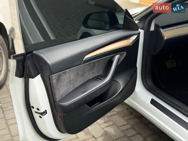 Белый Тесла Модель 3, объемом двигателя 0 л и пробегом 58 тыс. км за 21500 $, фото 9 на Automoto.ua