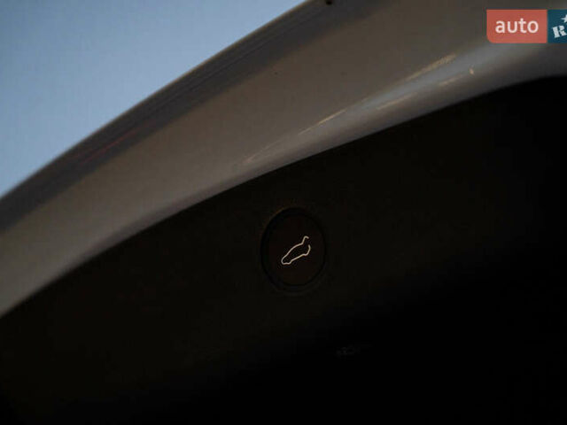 Белый Тесла Модель 3, объемом двигателя 0 л и пробегом 53 тыс. км за 27500 $, фото 32 на Automoto.ua