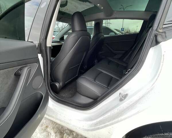 Білий Тесла Модель 3, об'ємом двигуна 0 л та пробігом 26 тис. км за 26000 $, фото 21 на Automoto.ua