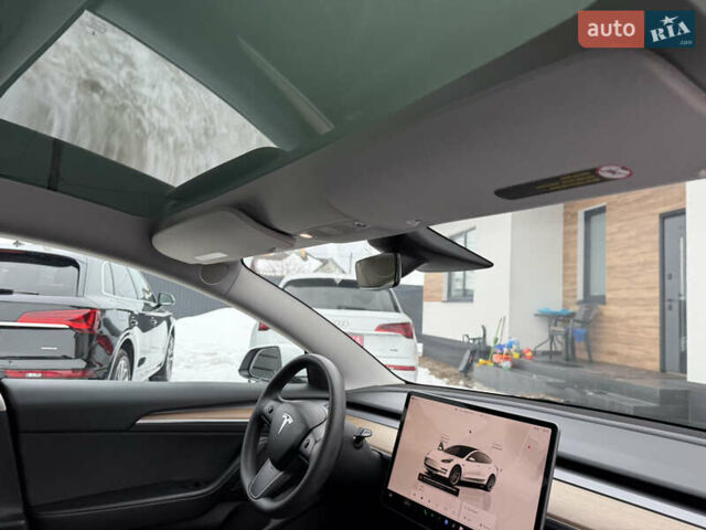 Белый Тесла Модель 3, объемом двигателя 0 л и пробегом 30 тыс. км за 19900 $, фото 59 на Automoto.ua