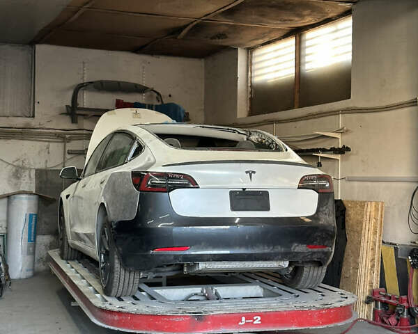 Белый Тесла Модель 3, объемом двигателя 0 л и пробегом 55 тыс. км за 16900 $, фото 7 на Automoto.ua