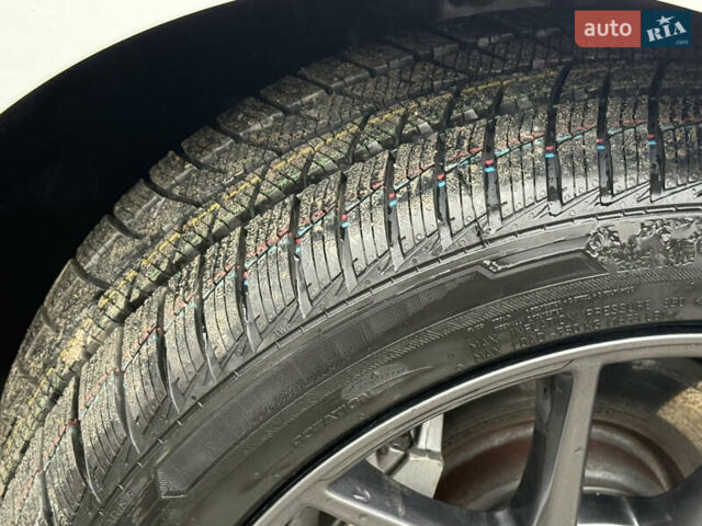 Білий Тесла Модель 3, об'ємом двигуна 0 л та пробігом 70 тис. км за 19999 $, фото 13 на Automoto.ua