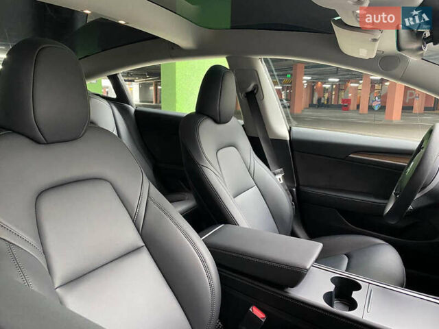 Белый Тесла Модель 3, объемом двигателя 0 л и пробегом 5 тыс. км за 23900 $, фото 56 на Automoto.ua