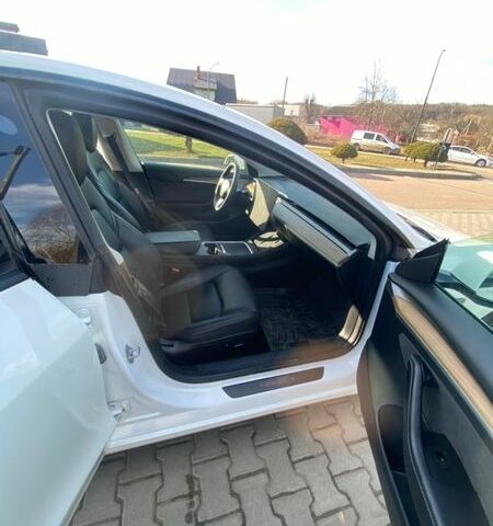 Белый Тесла Модель 3, объемом двигателя 0 л и пробегом 86 тыс. км за 17500 $, фото 19 на Automoto.ua