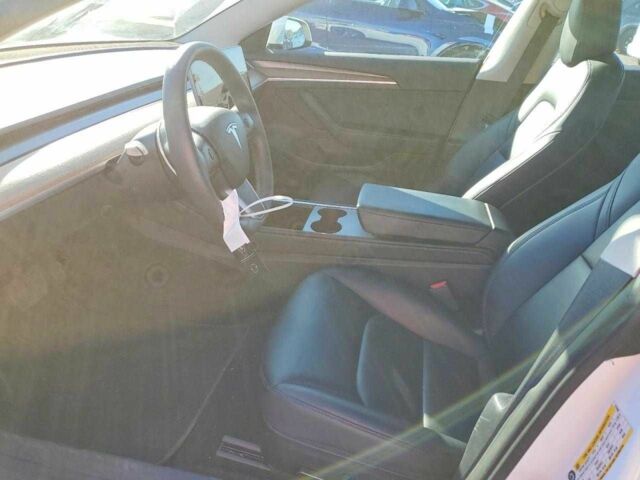 Білий Тесла Модель 3, об'ємом двигуна 0 л та пробігом 44 тис. км за 5000 $, фото 6 на Automoto.ua