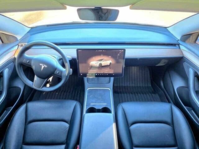Белый Тесла Модель 3, объемом двигателя 0 л и пробегом 22 тыс. км за 16500 $, фото 8 на Automoto.ua
