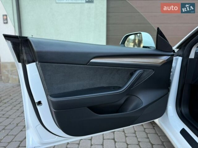 Белый Тесла Модель 3, объемом двигателя 0 л и пробегом 34 тыс. км за 18900 $, фото 41 на Automoto.ua