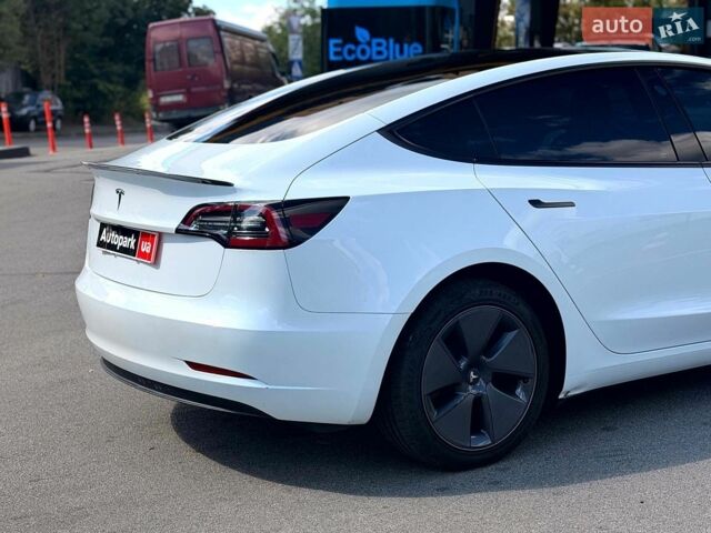 Белый Тесла Модель 3, объемом двигателя 0 л и пробегом 78 тыс. км за 21990 $, фото 7 на Automoto.ua