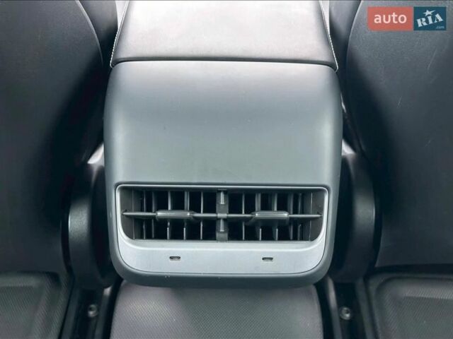 Білий Тесла Модель 3, об'ємом двигуна 0 л та пробігом 26 тис. км за 23499 $, фото 11 на Automoto.ua