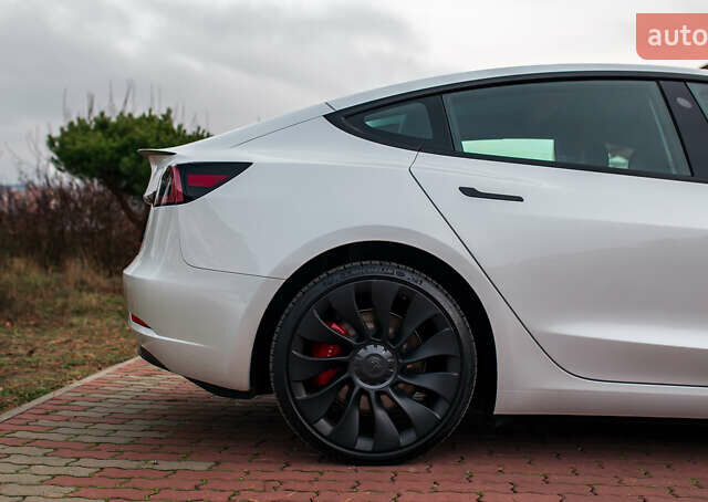 Белый Тесла Модель 3, объемом двигателя 0 л и пробегом 5 тыс. км за 27500 $, фото 11 на Automoto.ua