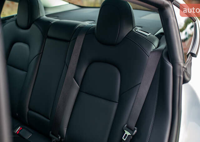 Белый Тесла Модель 3, объемом двигателя 0 л и пробегом 5 тыс. км за 27500 $, фото 26 на Automoto.ua