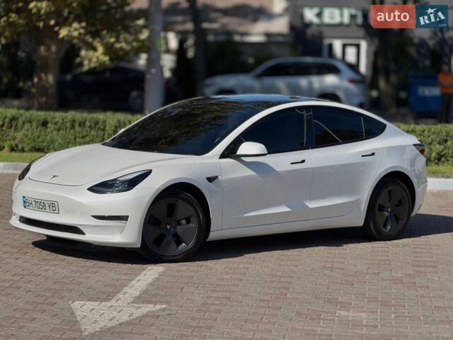 Білий Тесла Модель 3, об'ємом двигуна 0 л та пробігом 65 тис. км за 23900 $, фото 2 на Automoto.ua