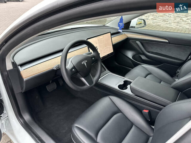 Білий Тесла Модель 3, об'ємом двигуна 0 л та пробігом 4 тис. км за 17500 $, фото 16 на Automoto.ua