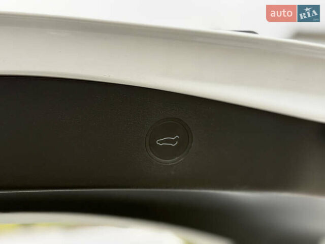 Білий Тесла Модель 3, об'ємом двигуна 0 л та пробігом 70 тис. км за 19999 $, фото 38 на Automoto.ua