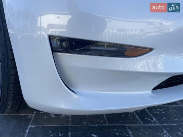 Білий Тесла Модель 3, об'ємом двигуна 0 л та пробігом 78 тис. км за 26200 $, фото 32 на Automoto.ua