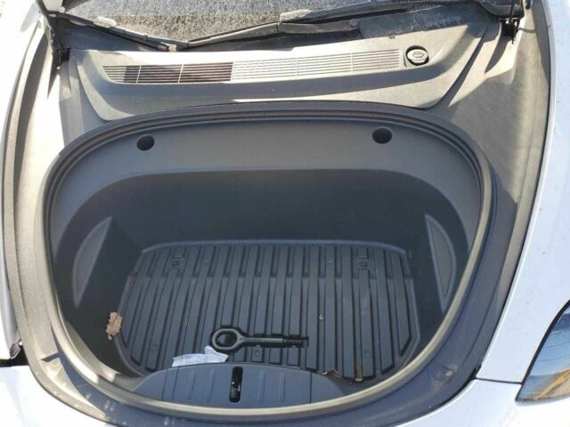 Білий Тесла Модель 3, об'ємом двигуна 0 л та пробігом 22 тис. км за 8000 $, фото 10 на Automoto.ua