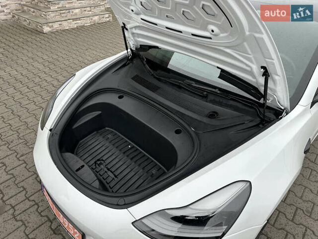 Білий Тесла Модель 3, об'ємом двигуна 0 л та пробігом 4 тис. км за 17500 $, фото 33 на Automoto.ua