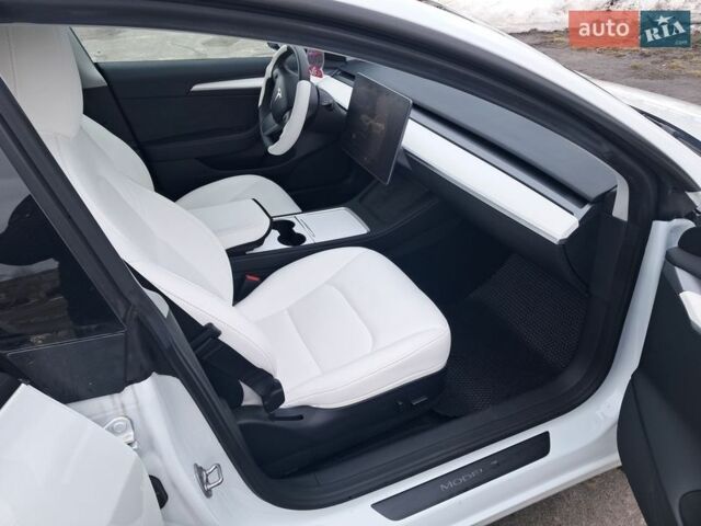 Білий Тесла Модель 3, об'ємом двигуна 0 л та пробігом 27 тис. км за 20950 $, фото 8 на Automoto.ua
