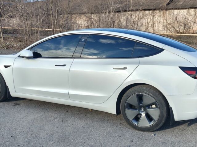 Білий Тесла Модель 3, об'ємом двигуна 0 л та пробігом 9 тис. км за 21700 $, фото 2 на Automoto.ua